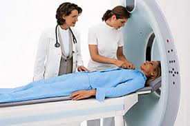 Chụp X quang bầu ngực kết hợp với chiếu tia B kiểm tra tường tận có thể bắt được từng ke tơ sợi tóc của manh mối gây ung thư tuyến sữa.